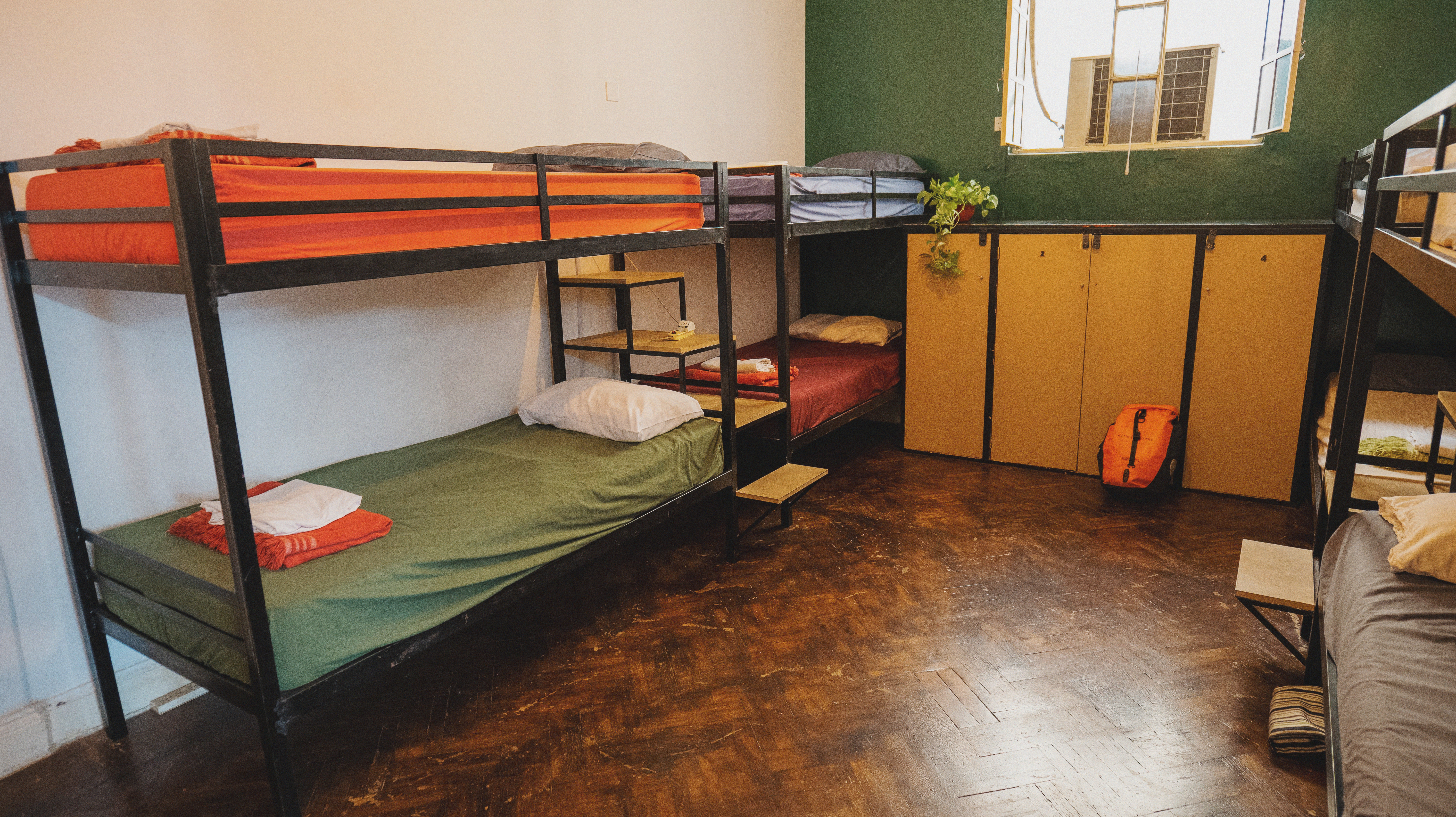 Dormitorio compartido con camas cucheta